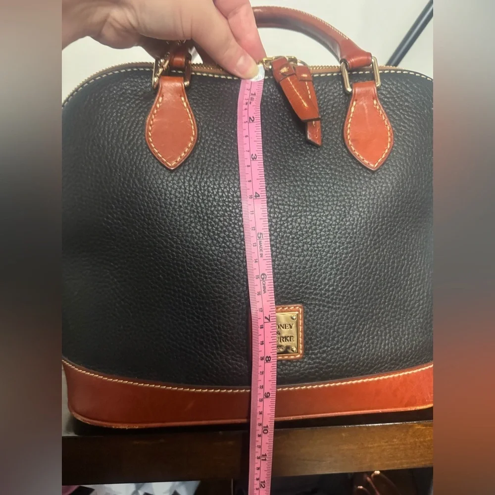 Dooney & Bourke Pebble Grain Zip Zip Satchel EUC